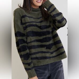 Bella Dahl - Mock Neck Sweater in Jasper Green Zebra. Size Large